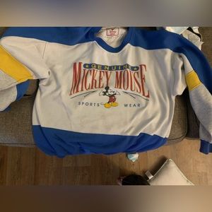 vintage mickey mouse sweatshirt.